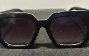Black Square Sunglasses thumbnail 1