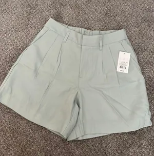 Dress Shorts thumbnail 1