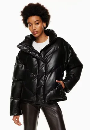 Aritzia Wilfred The Cloud Puff Black Quilted Zip Short Puffer Jacket Women’s XS thumbnail 1