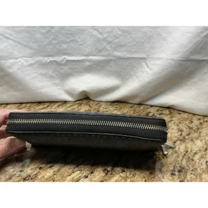 Michael Kors Jet Set Travel Black Signature Wallet 35H8STVT3B Strap Defect thumbnail 3