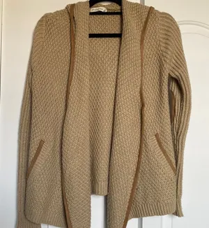 Abercrombie sweater with imitation Suede elbow patches thumbnail 1