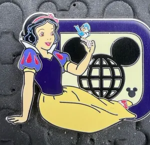 Disney parks 2025 Wave B: Walt Disney World D Princess Snow White trading pin thumbnail 1