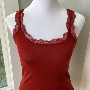 Vintage Y2K Banana Republic Red Lace Trimmed Cami Tank Size Small thumbnail 2