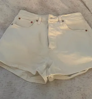 Levi’s jean shorts thumbnail 1
