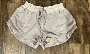 Lululemon Hotty Hot Short 2.5” thumbnail 3