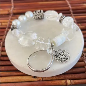 Silpada Silver and White Glass Beaded Stretch Bracelet thumbnail 1