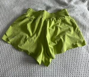 Lululemon Shake it Out Short 2.5” thumbnail 1