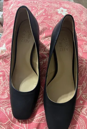 Naturalizer Black Womens Rounded-Toe Low Heel Pumps thumbnail 1