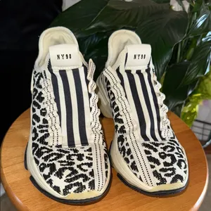 Steve Madden Stylish Black and White Women's Sneakers thumbnail 1