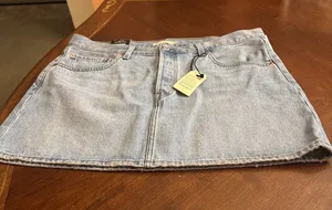 Levi's Mini Jeans Skirt Size 33 thumbnail 1