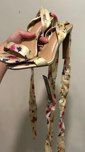 nwt floral express heels (8) thumbnail 1