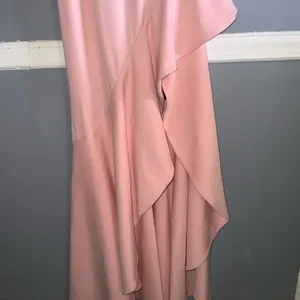 Lovers + Friends Chandler Pink Asymmetrical Strapless Slit Ruffle Gown S thumbnail 6