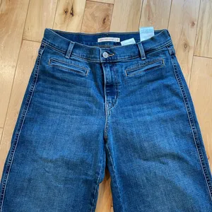 Levi’s regular wash classic wide leg crop red tag jeans thumbnail 4