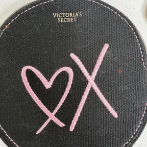 Victoria's Secret Coin Purse Keychain Black Canvas Pink Heart Zip Pouch Round thumbnail 3