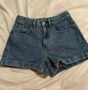 PacSun Mom short thumbnail 1