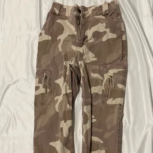 Hollister Camo Cargo Pants thumbnail 4