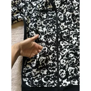 Lululemon Womens Cozy Cuddle Up Jacket Fleur Sombre White Black Fleece Sz 2 thumbnail 4