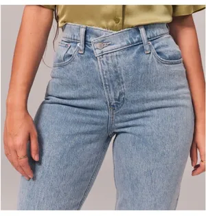 Abercrombie Ultra High-Rise 90s Straight thumbnail 1