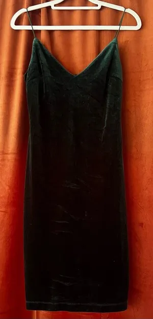 B. Smart Green Velvet Formal Dress thumbnail 1