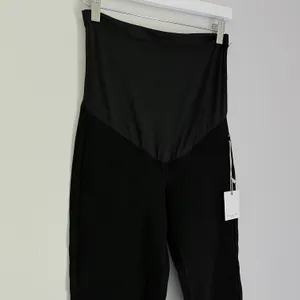 NWT Women’s Full Panel Maternity Leggings in Black Size Small thumbnail 3