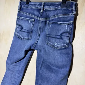 American Eagle Womens Size 8 Jegging Crop Super Stretch Distressed Jeans Blue thumbnail 7