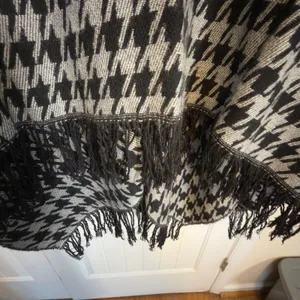 Houndstooth Fringe Poncho Wrap Open Front Shawl Black Grey Woven Cape Womens thumbnail 5