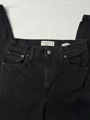 Abercrombie Ultra High Rise The 90’s Straight 27/4 High-Waisted Black Denim Jeans thumbnail 2
