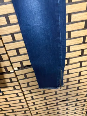 KanCan Jeans with zipper hem detail size 7/27 thumbnail 4