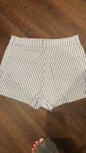 H&M Shorts thumbnail 2