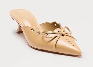 Point toe kitten heel thumbnail 1