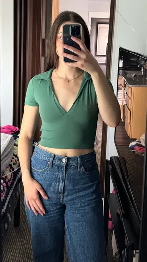 Babaton Aritzia Crop Top thumbnail 1