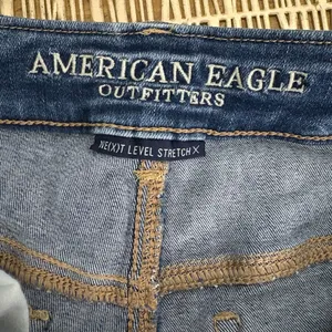 American‎ Eagle Hi-Rise Shortie Distressed Denim Shorts Size 6 thumbnail 6