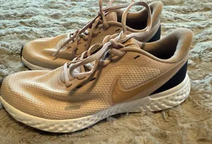 Nike Women’s Shoes thumbnail 2