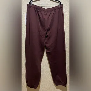 NWT Alo Yoga Accolade Sweatpants Cherry Cola Size 2XL thumbnail 4