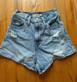 Levi’s Mom Shorts thumbnail 1