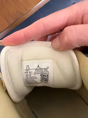 Air Jordan 1 Low SE thumbnail 4