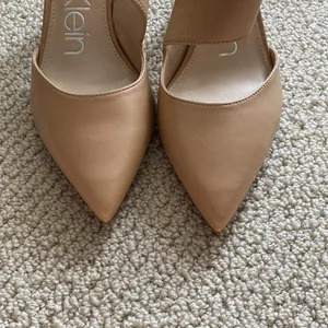 NEW Calvin Klein Slingback Nude Pumps Heels Wrap Around Kitten Mary Janes Sz 8 thumbnail 8