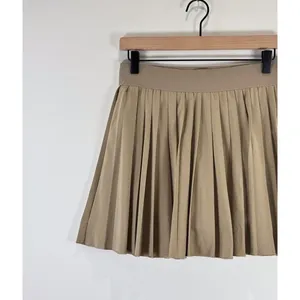 Aritzia TnAction Womens Skort Khaki Mini Pleated Tennis Skirt Pickleball Medium thumbnail 5