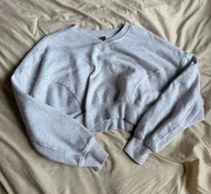 H&M Cropped Crewneck Sweatshirt thumbnail 1