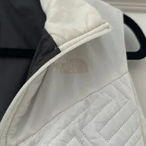 The North Face White Vest Size meduim thumbnail 4