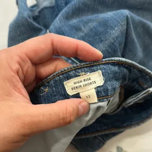 Madewell High-rise denim Blue Jean Shorts Raw Frayed Hem Size 32 thumbnail 4