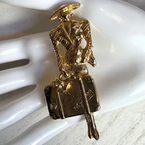 Figural Traveler Brooch Gold Tone thumbnail 6