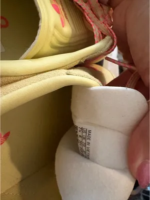 Woman’s adidas gazelles  thumbnail 2