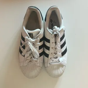 {Adidas} Superstar Originals thumbnail 3