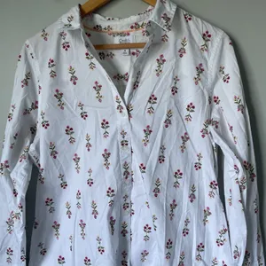 Croft & Barrow Floral Print Button Down Shirt Top White Pink Cotton Size Medium thumbnail 5