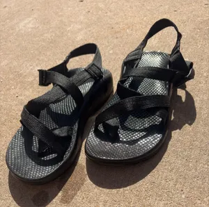 Size 8 W chacos single strap with toe loop thumbnail 1