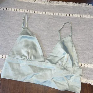 Woman’s size small Zara top thumbnail 1