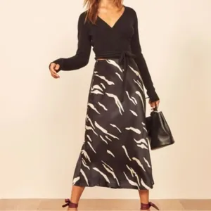 Reformation Pratt Silk Skirt in‎ Black and Cream Print NWT 4 thumbnail 2