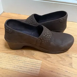 Dansko Mavis Brown Nubuck‎ Leather Studded Slip On Clogs Shoes Size 39 US 9 thumbnail 8