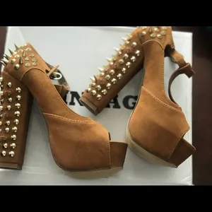 ✨3xHP✨Vintage Studs Spikes Peep Mary Jane Sandals✨ thumbnail 2